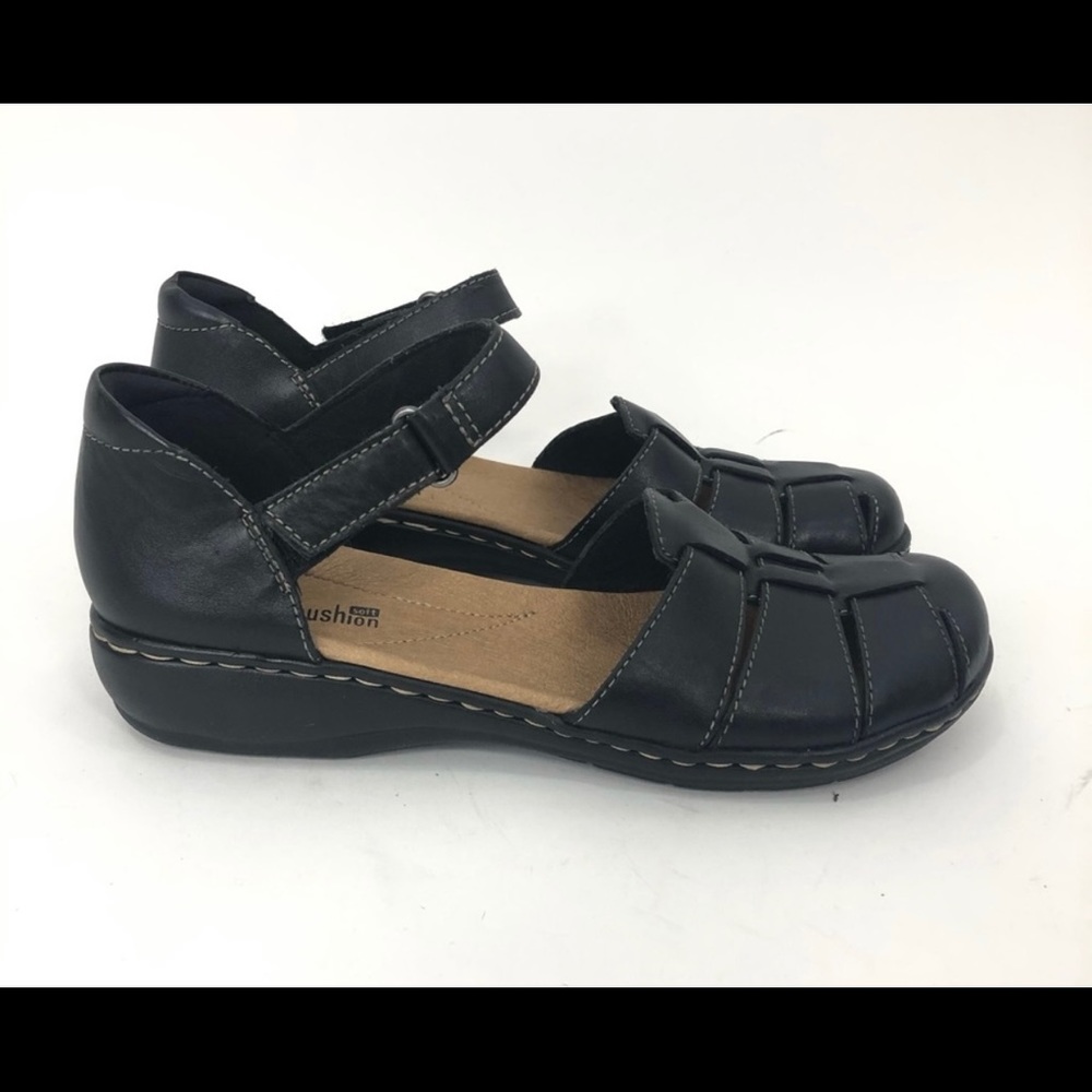 Clarks Leisa closed toe waive closed toe sandal.